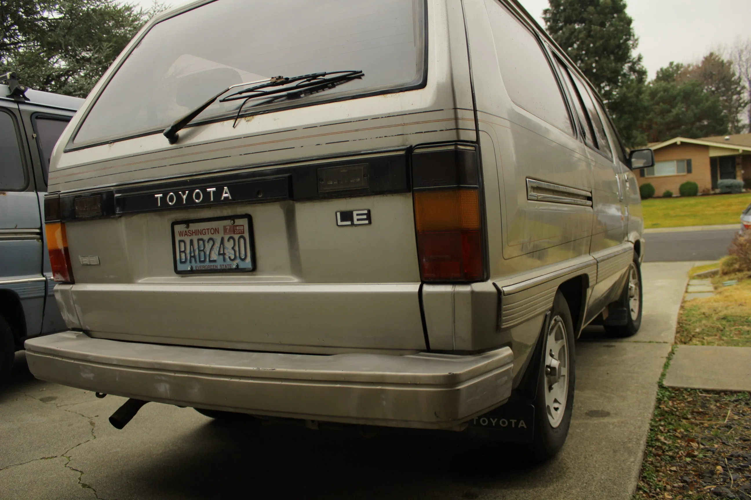 1989 Toyota Van Wagon - Vintage Camper Space Cruiser - Original Dual Sunroofs