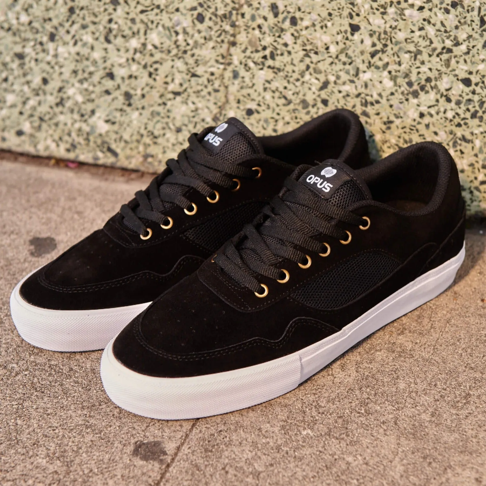 Opus Standard Low - Black/White