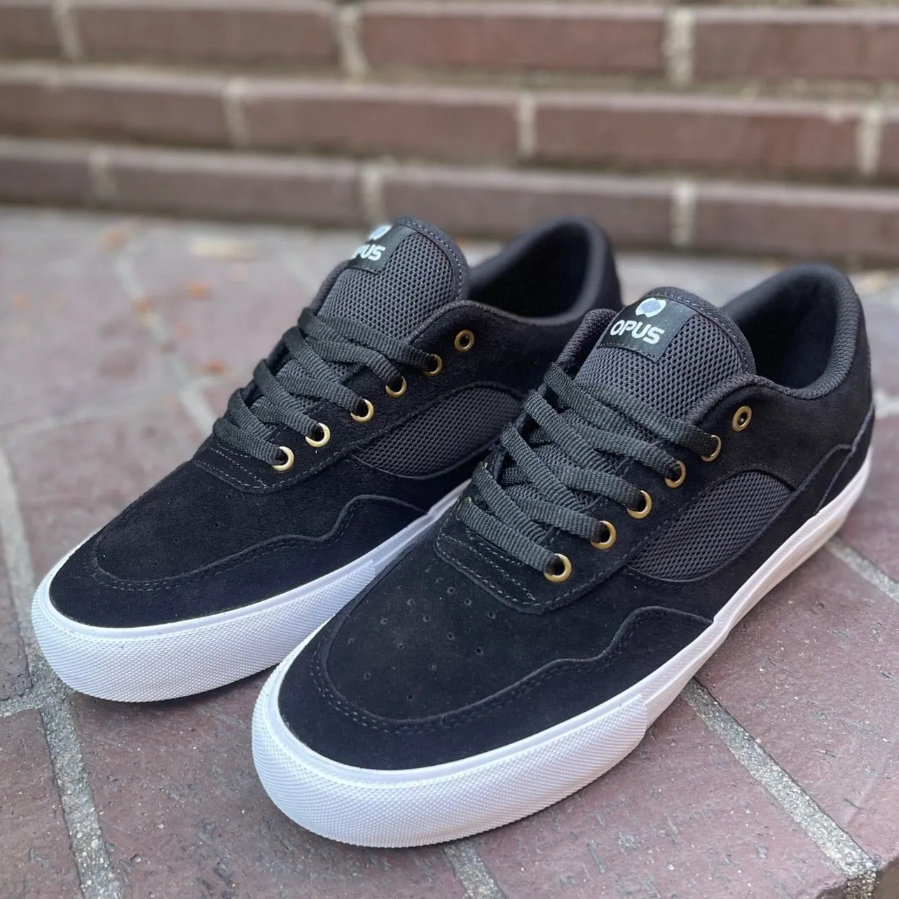 Opus Standard Low - Black/White